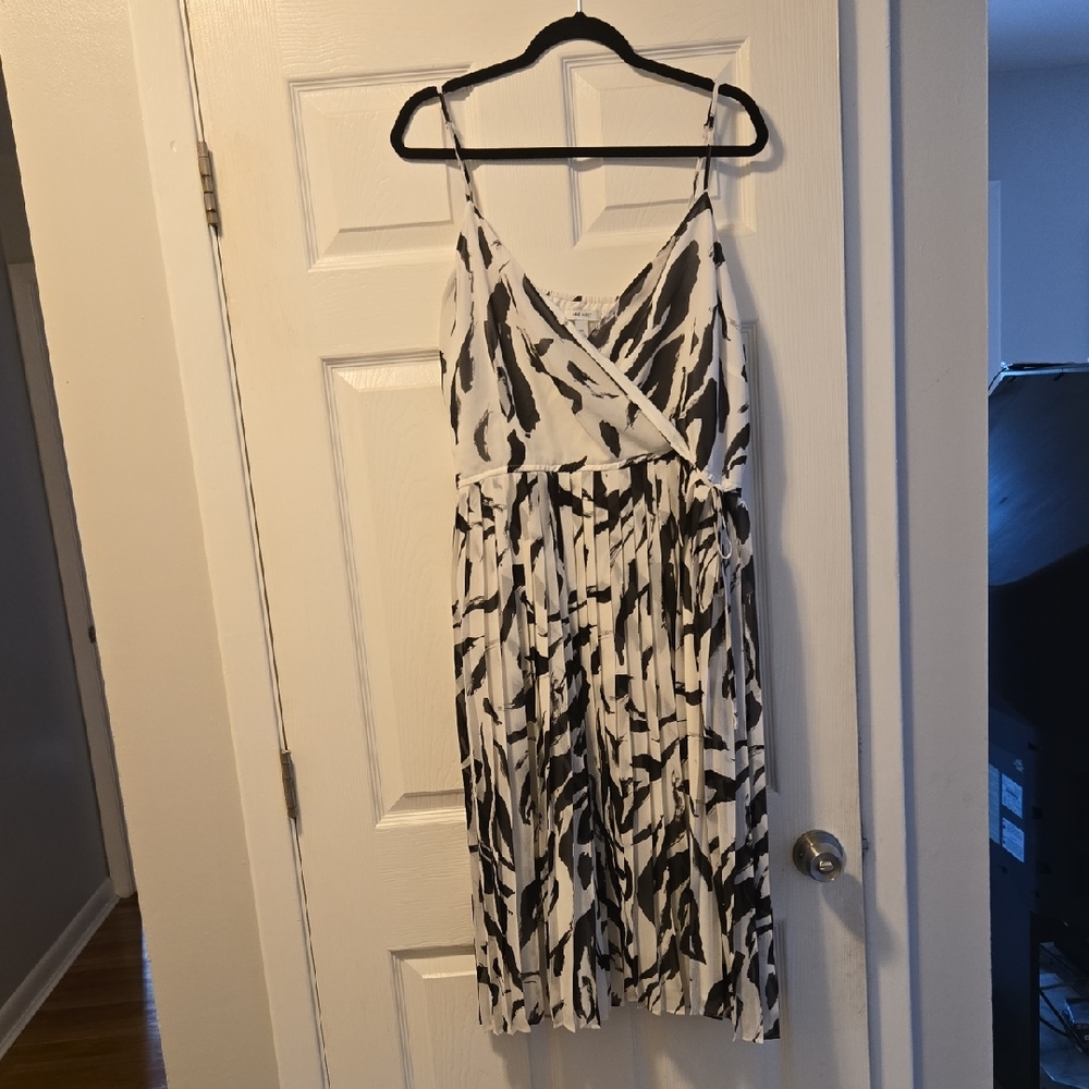 Nine West Black and White Abstract Midi Dress  🤍 🖤  NEW